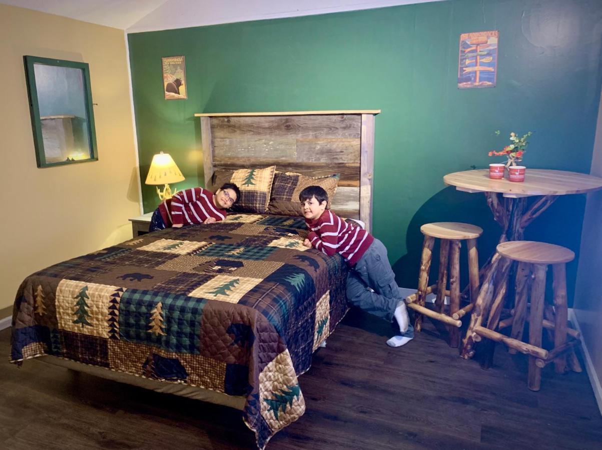 Motel Montreal Lake George Eksteriør billede